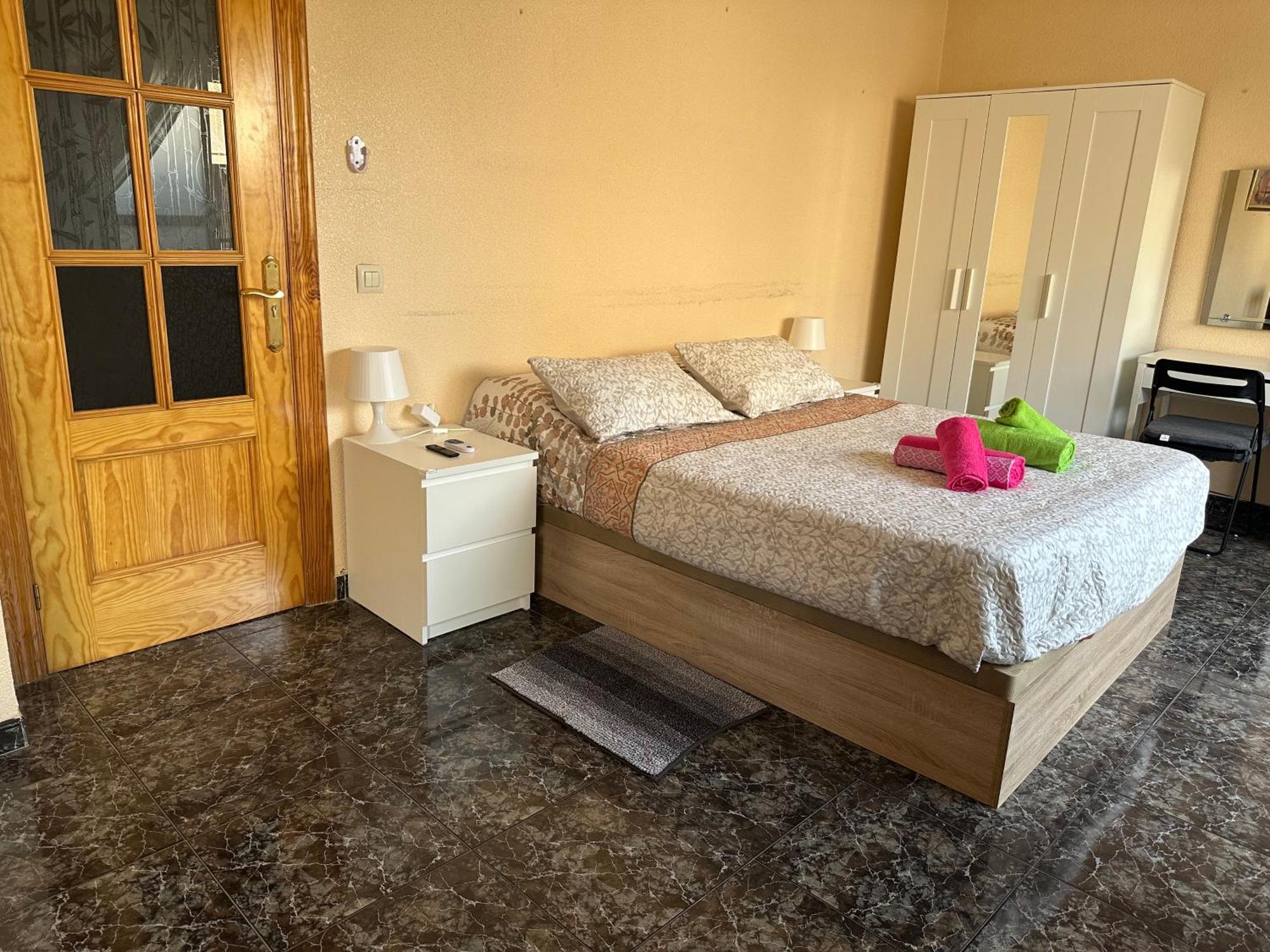 Almeria Centro Habitacion Privada En Apartamento Compartido エクステリア 写真