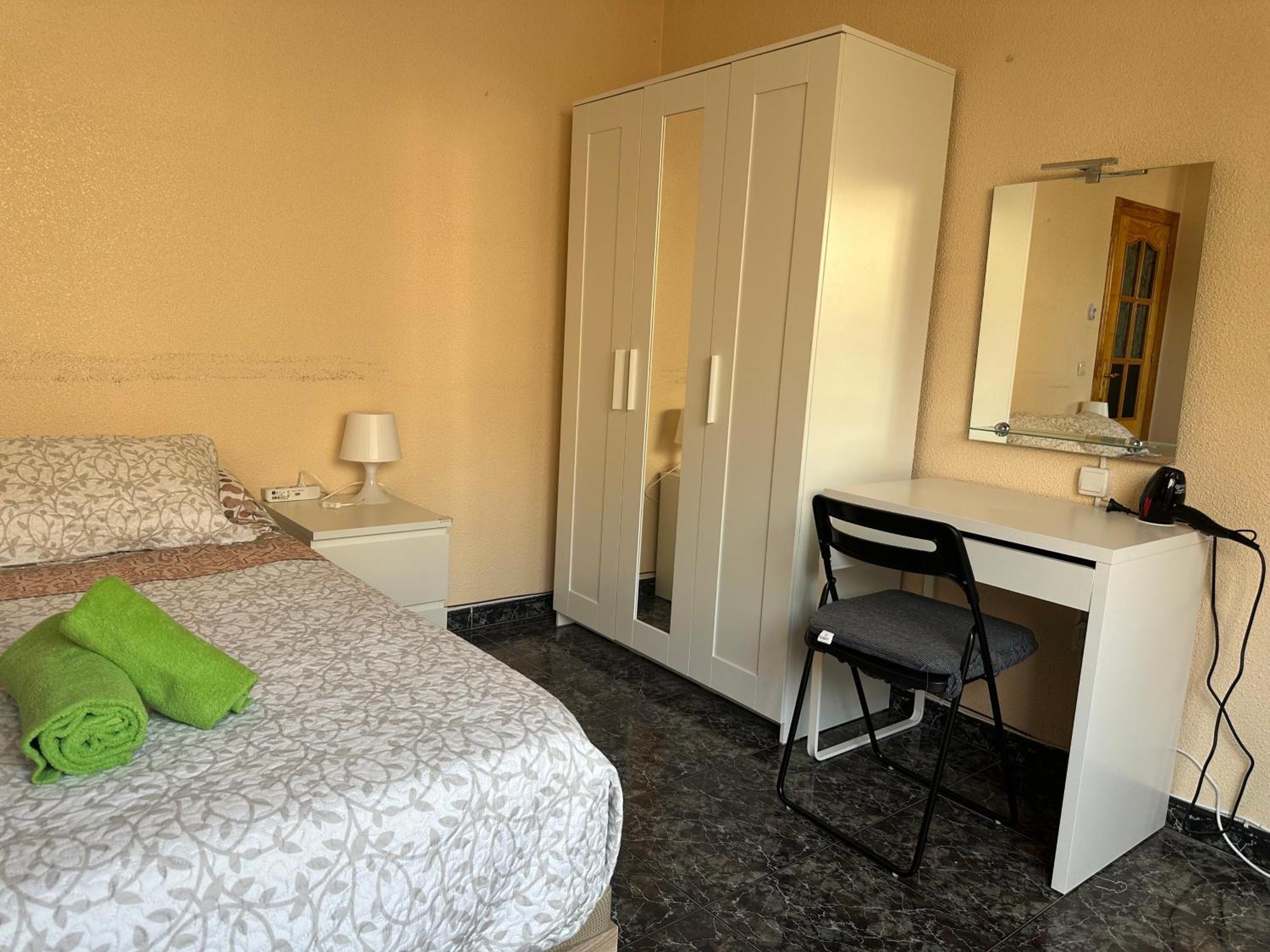 Almeria Centro Habitacion Privada En Apartamento Compartido エクステリア 写真