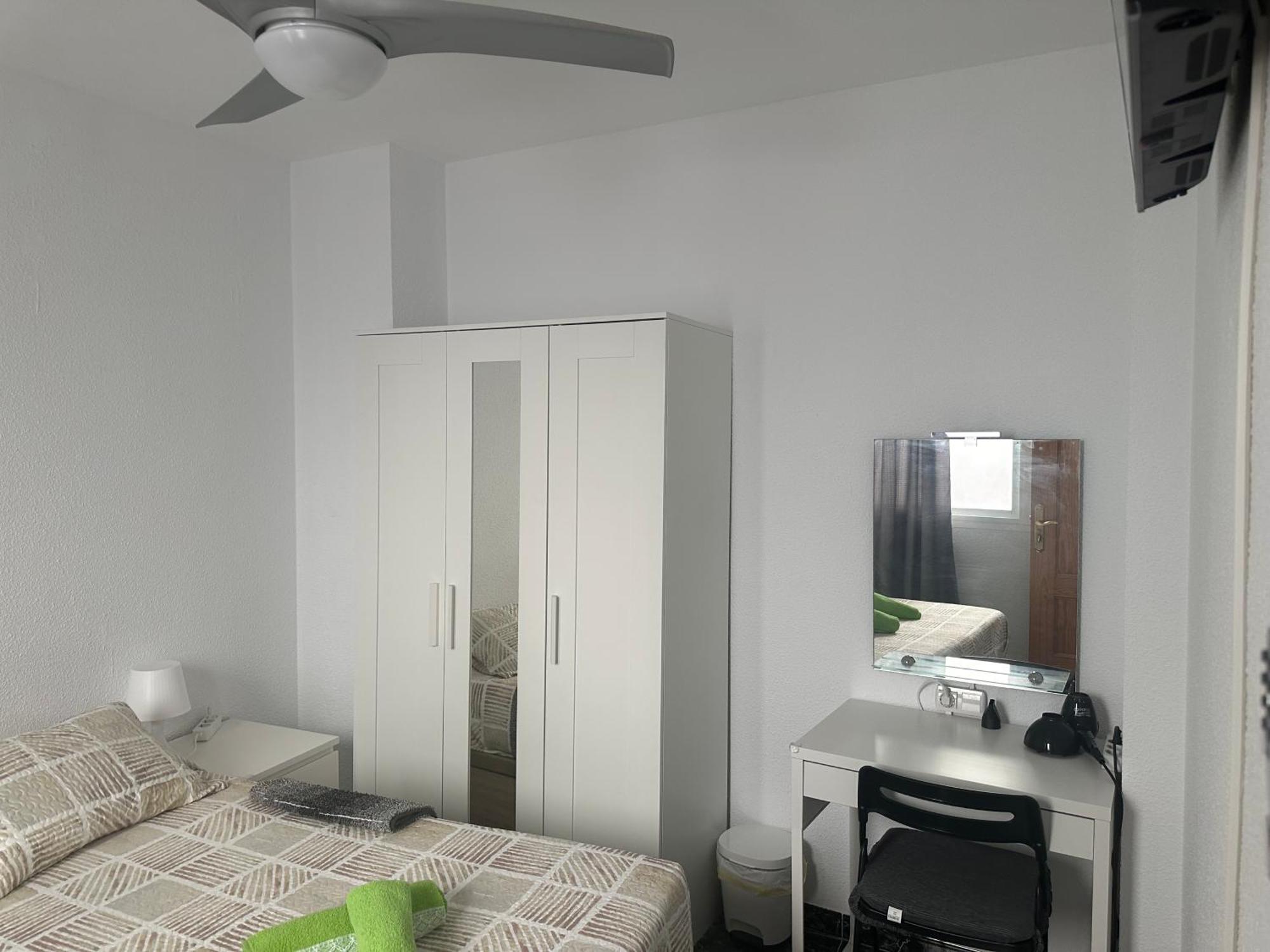 Almeria Centro Habitacion Privada En Apartamento Compartido エクステリア 写真