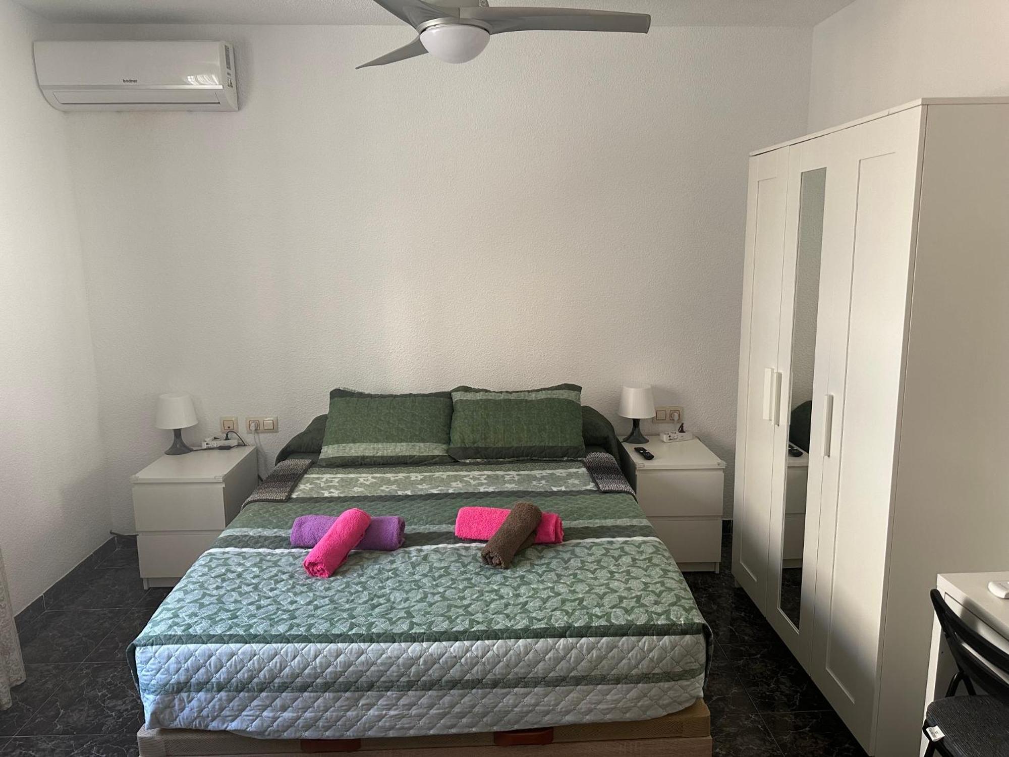 Almeria Centro Habitacion Privada En Apartamento Compartido エクステリア 写真