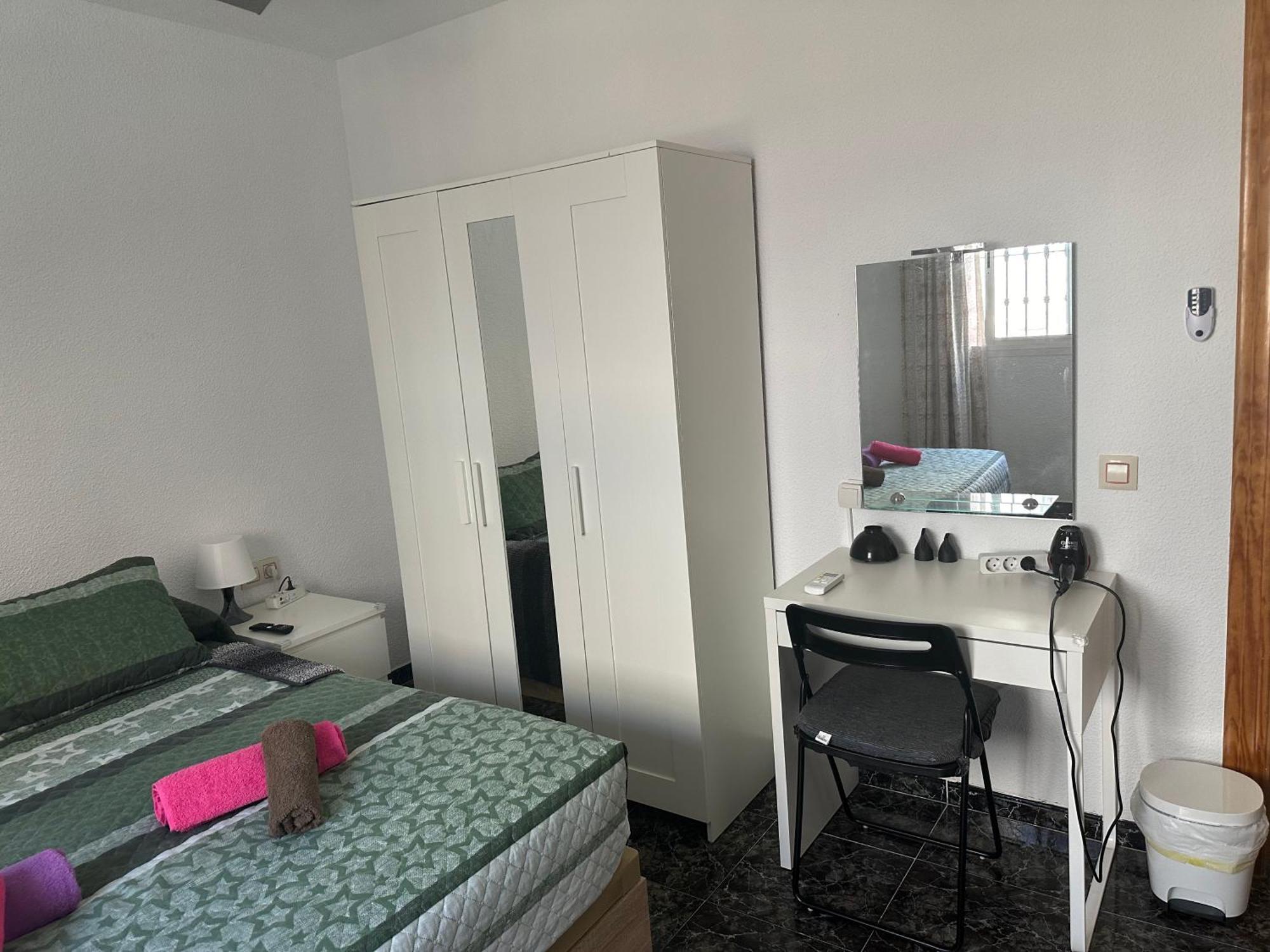 Almeria Centro Habitacion Privada En Apartamento Compartido エクステリア 写真