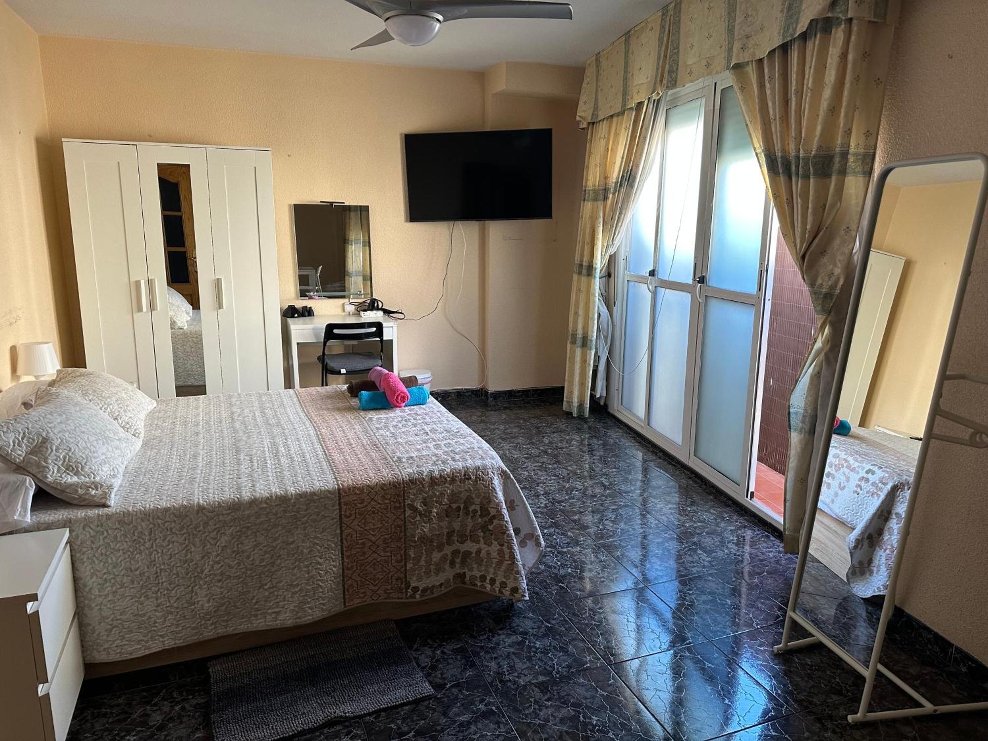 Almeria Centro Habitacion Privada En Apartamento Compartido エクステリア 写真