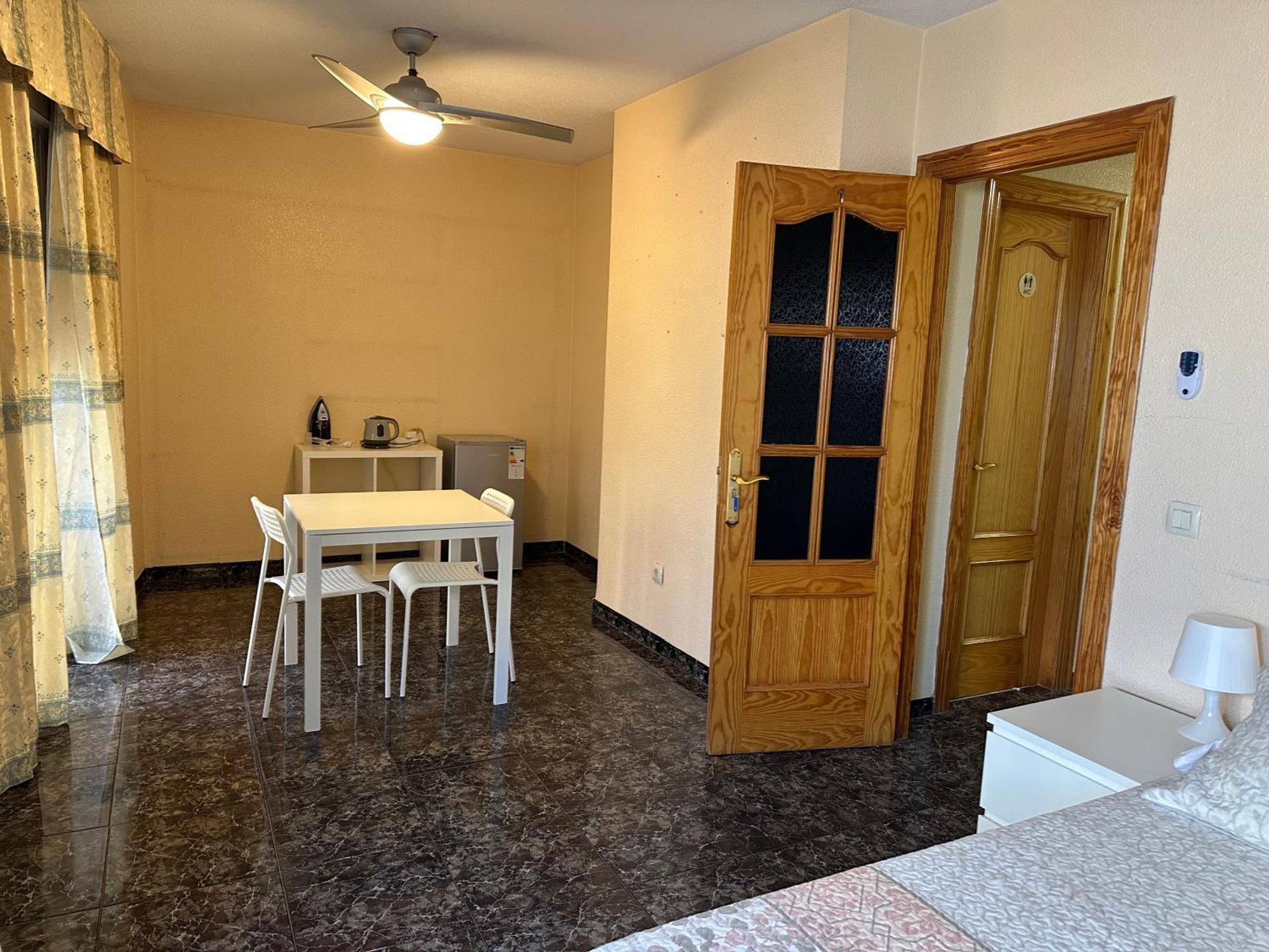 Almeria Centro Habitacion Privada En Apartamento Compartido エクステリア 写真