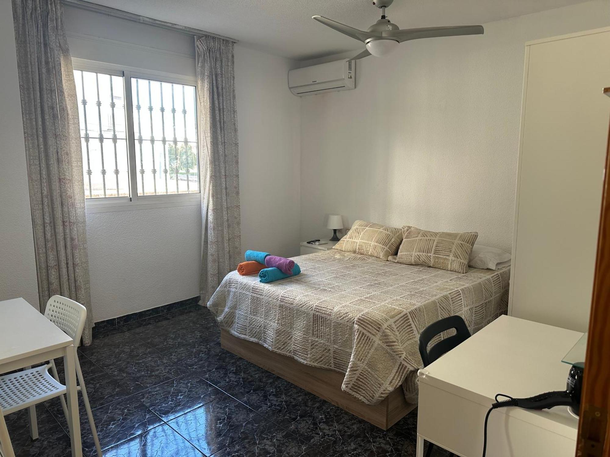 Almeria Centro Habitacion Privada En Apartamento Compartido エクステリア 写真